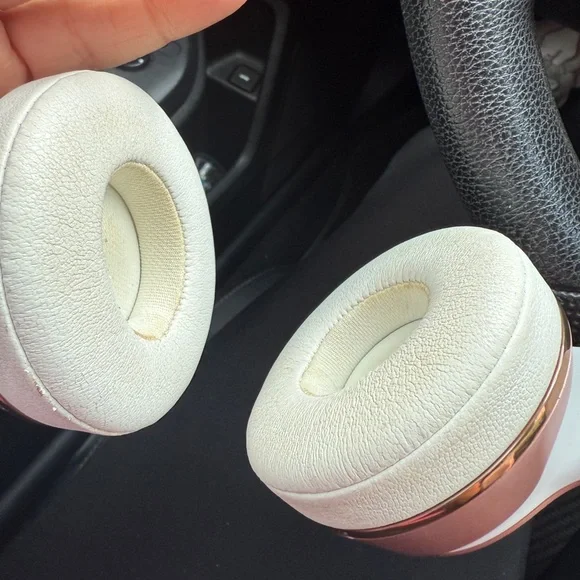 Beats Rose Gold Wireless Headphones - Picture 3 of 5